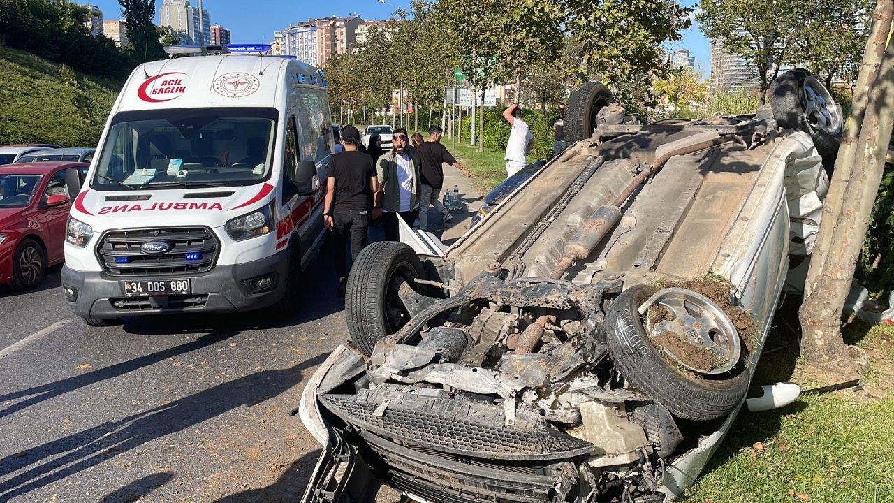İstanbul'da iki otomobil çarpıştı: Yaralılar var