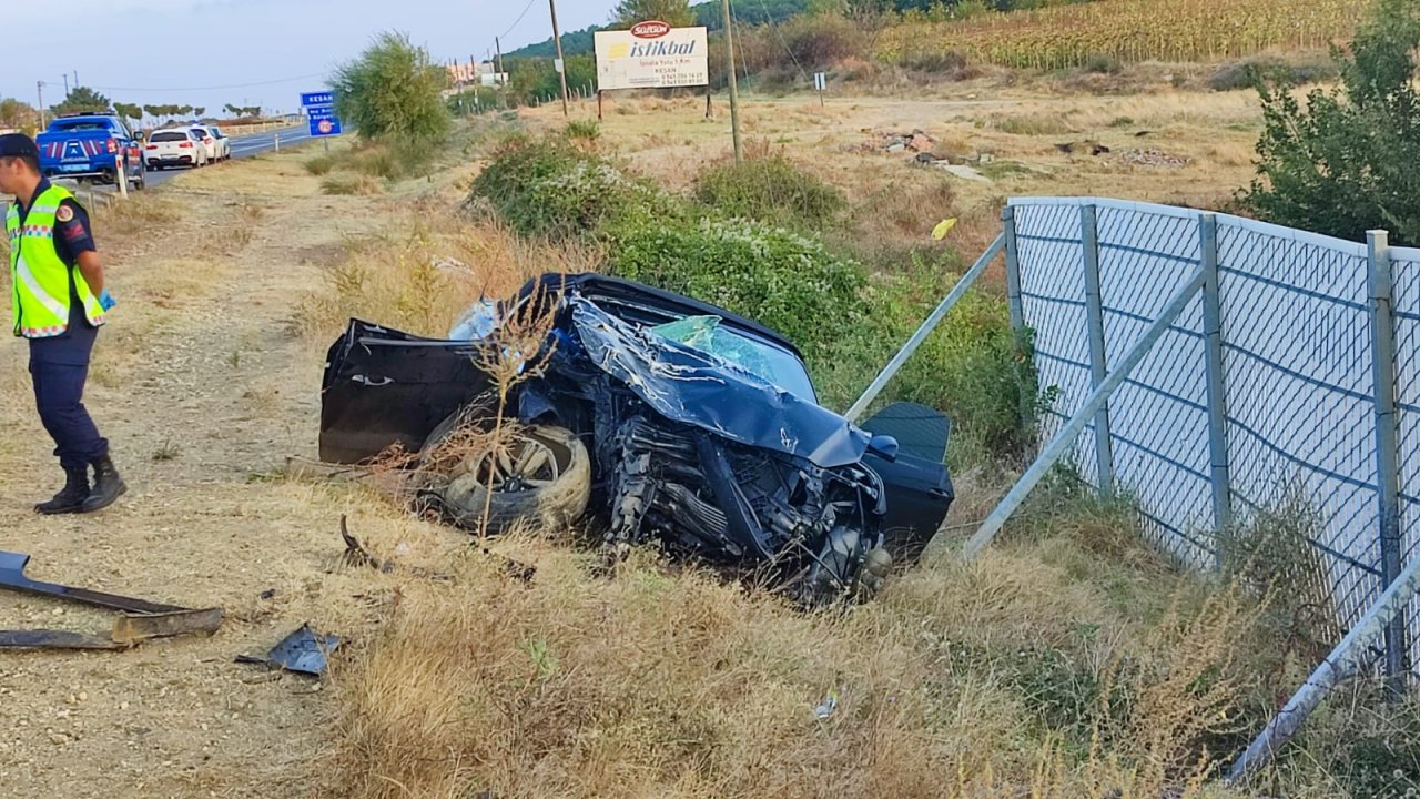 Minibüsle otomobil çarpıştı: 3 ölü, 3 yaralı