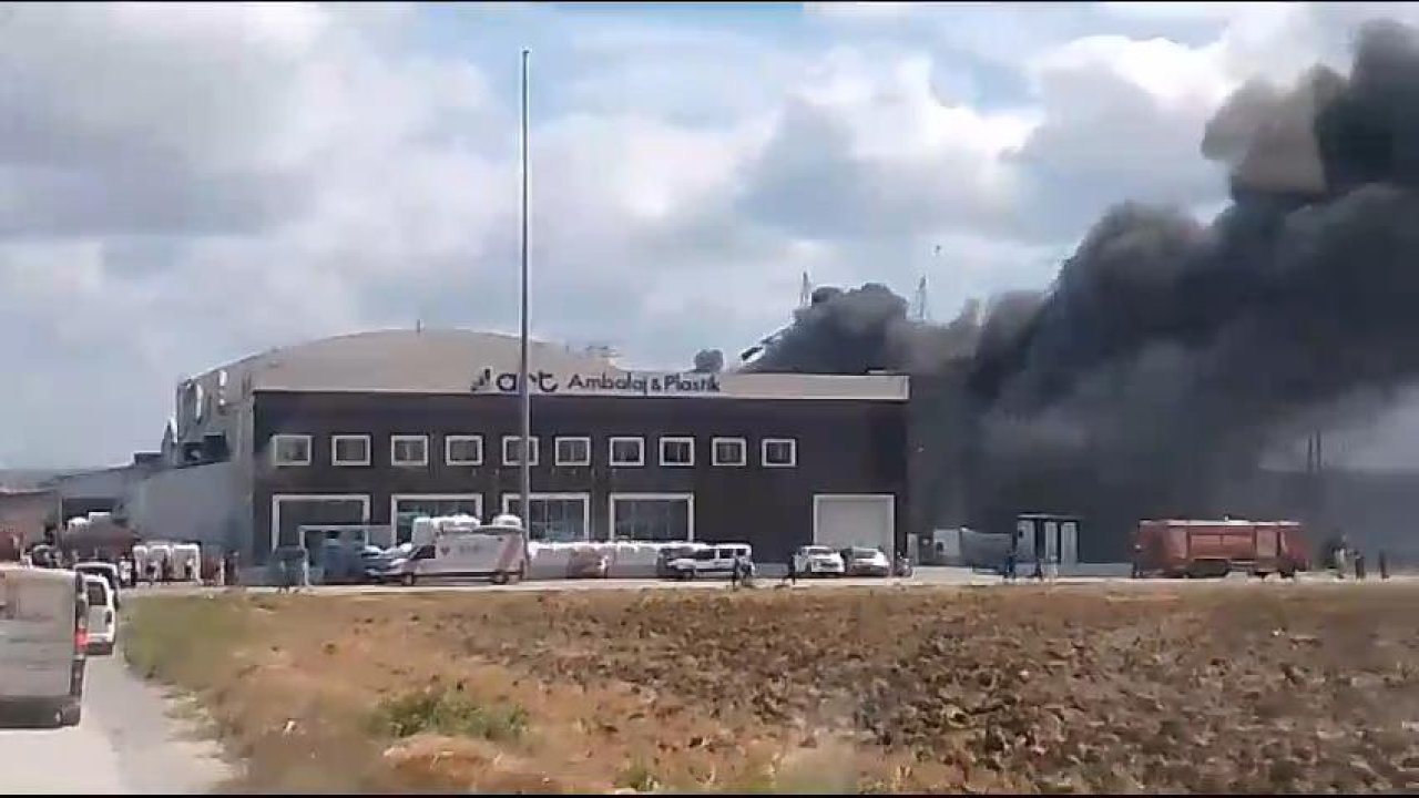 Fabrikada yangın: Birçok ilçeden ekip sevk edildi