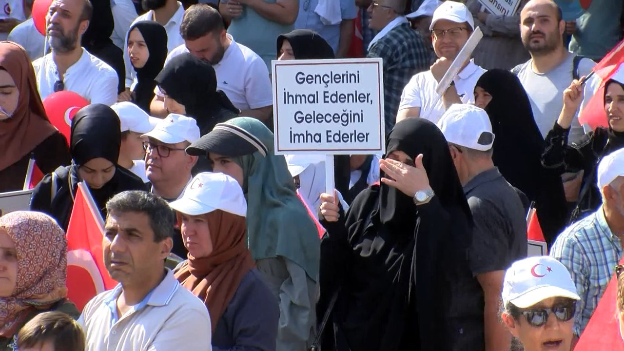 Fatih'te 2'nci kez LGBTİ karşıtı 'Büyük Aile Buluşması' gerçekleşti
