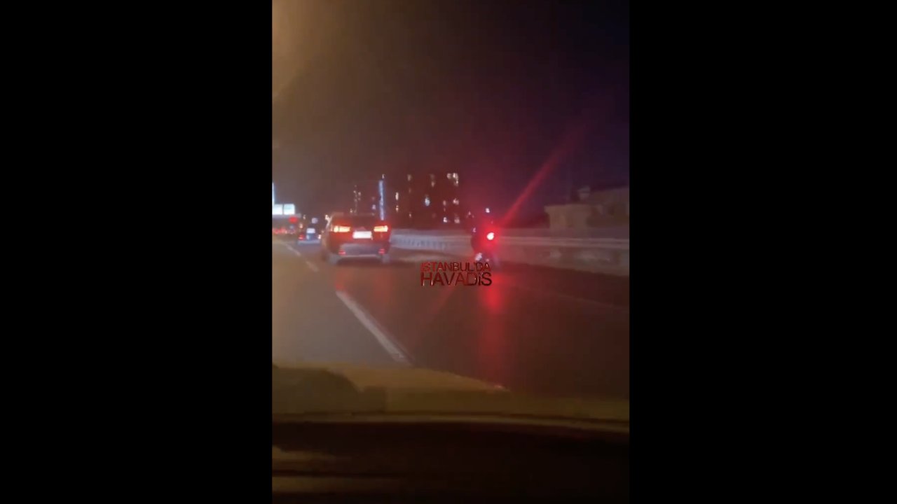 İstanbul Okmeydanı'nda motosiklet sürücüsü tehlikeli hareketler yaptı!