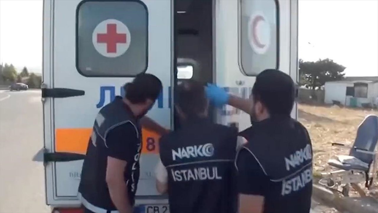 Hasta nakil aracıyla Türkiye'ye uyuşturucu sokmaya çalıştılar: 6 yabancı uyruklu yakalandı