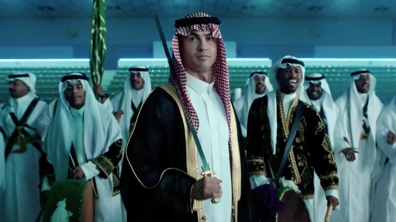 Ronaldo'dan Arap kıyafetleriyle kılıç dansı