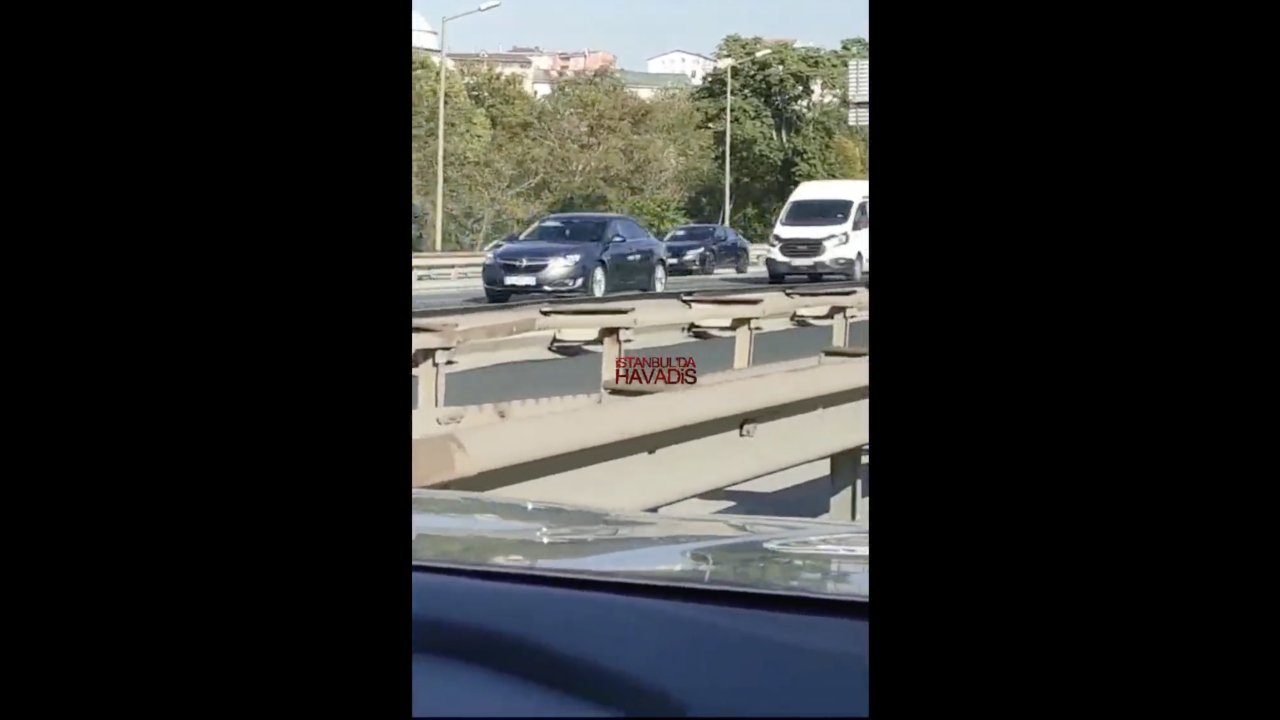 Fatih Sultan Mehmet Köprüsü'nde bir araç trafikte geri geldi!