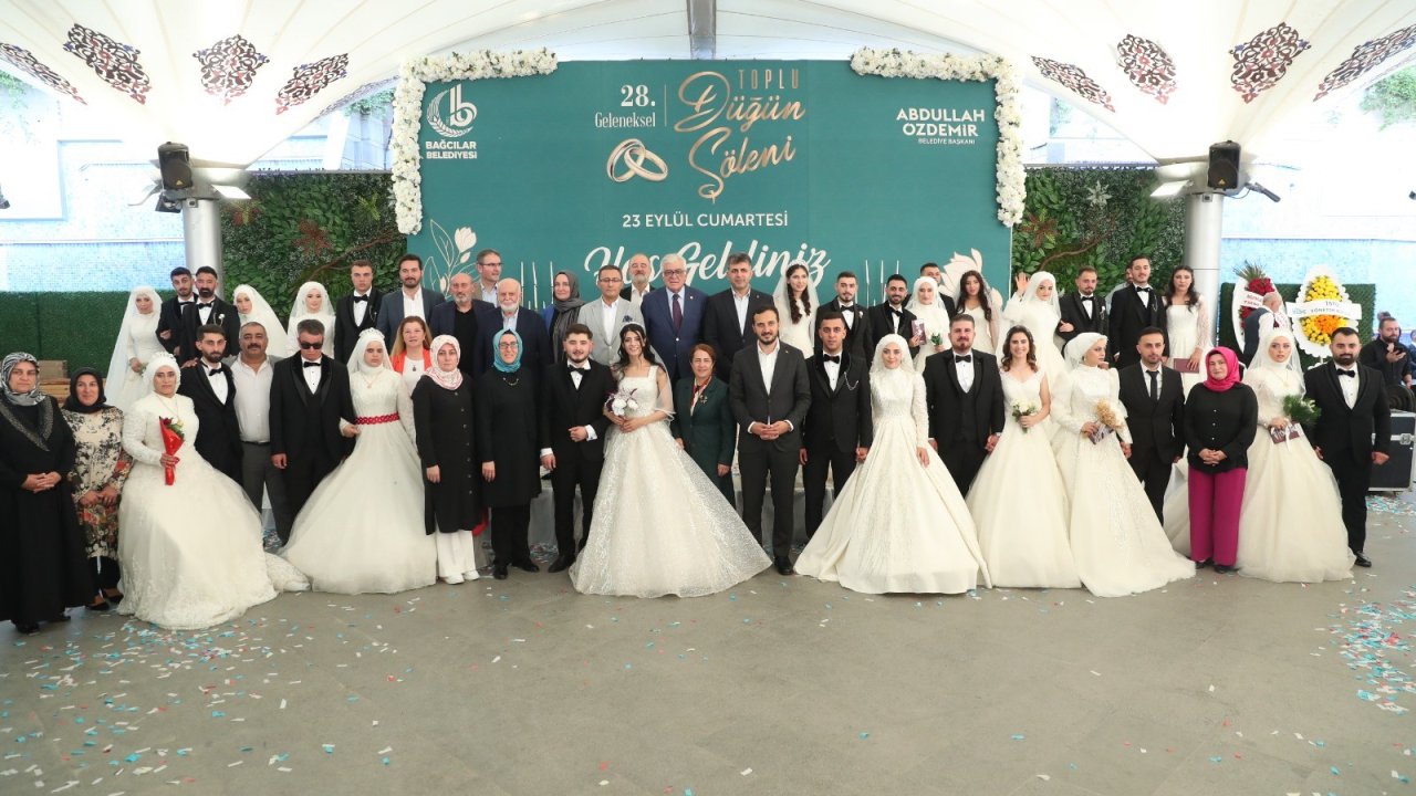 Toplu düğün şöleniyle 30 çift dünyaevine girdi