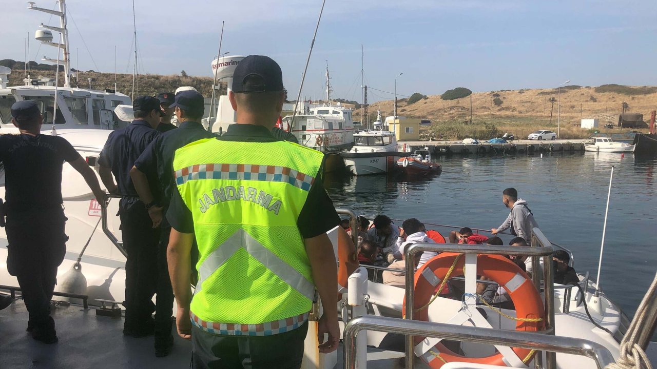 Alkollü kaptanın yelkenlisinden 25 kaçak göçmen çıktı!