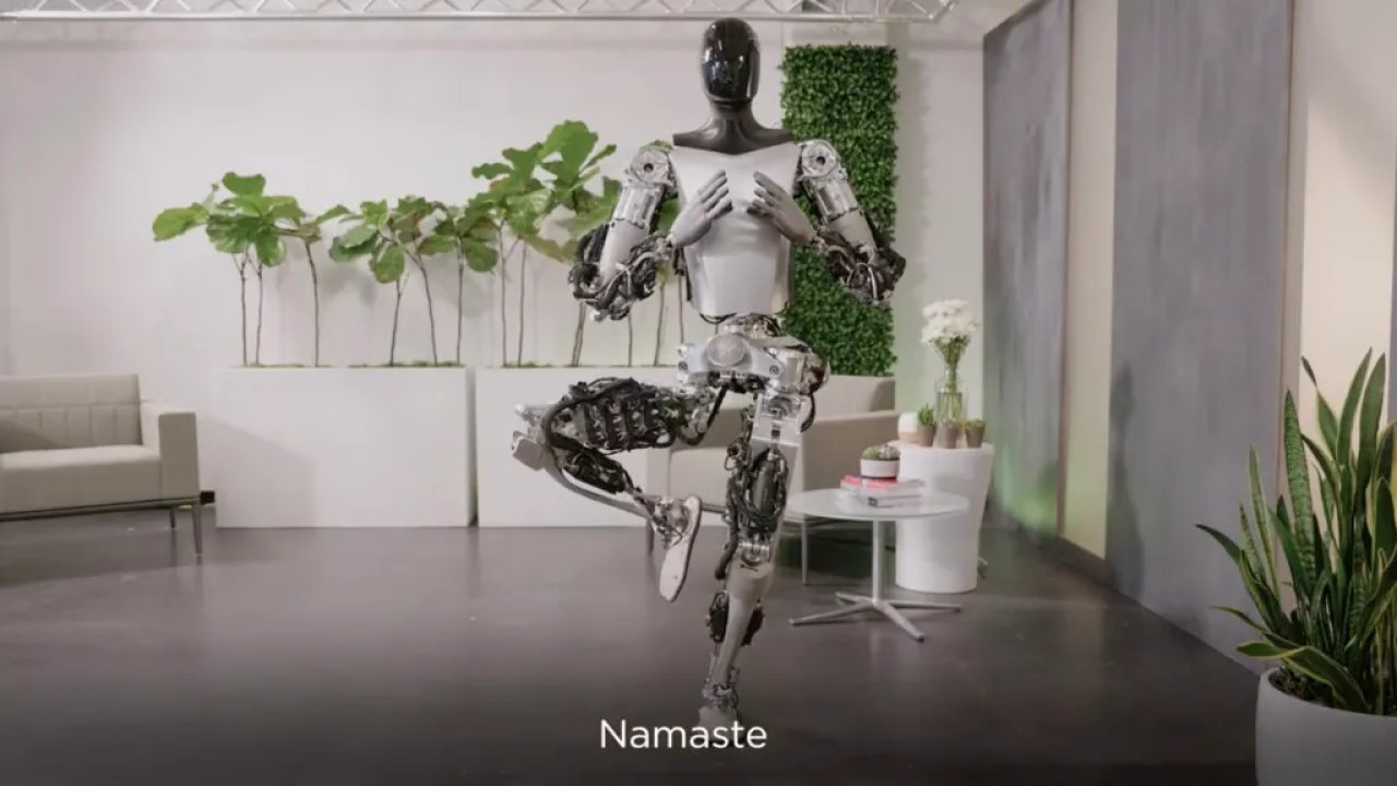 Yoga yapan, lego oynayan Tesla robot ilgi çekti!