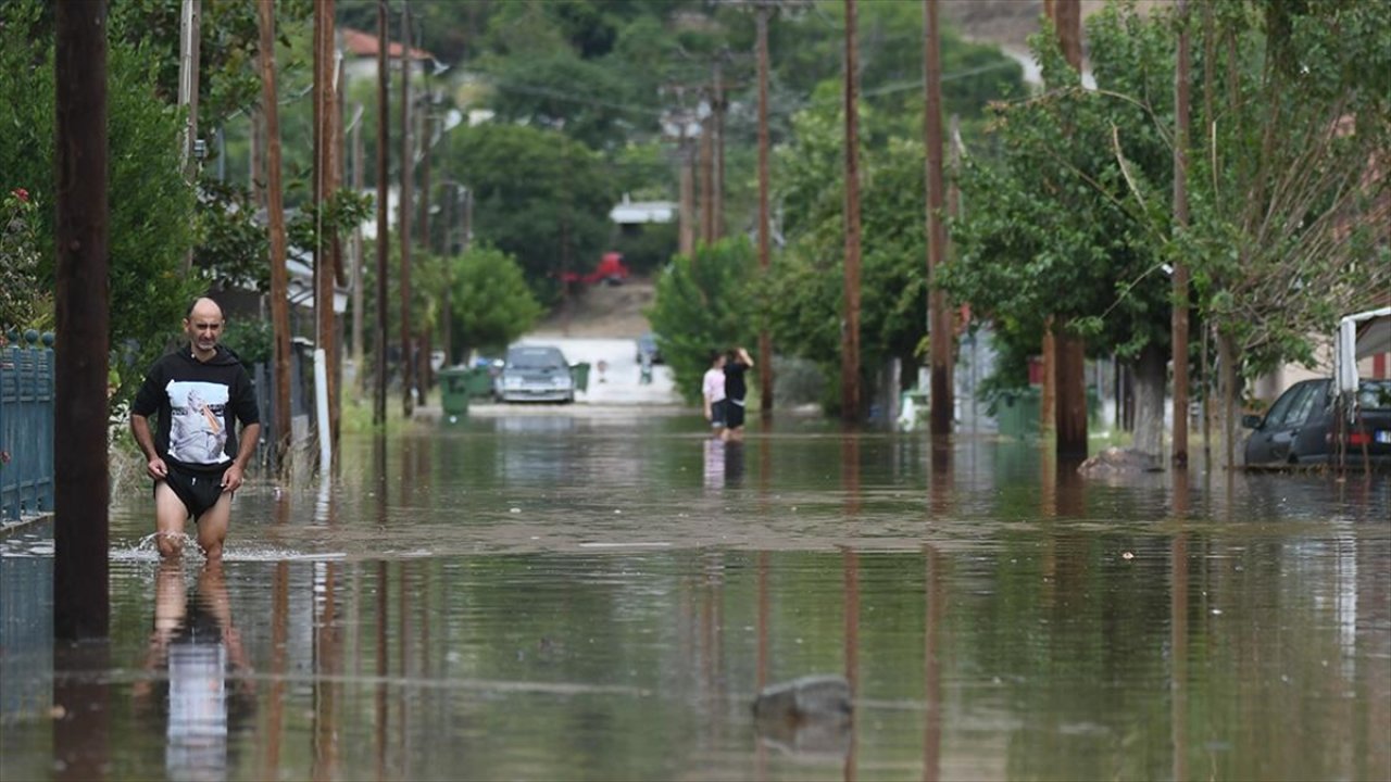 Komşuda sokağa çıkmama uyarısı: İkinci kez sel felaketiyle karşı karşıya