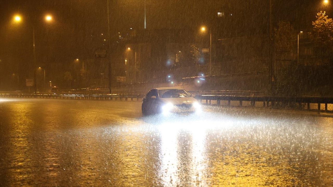 İstanbul’da sağanak yağmur etkili olmaya başladı