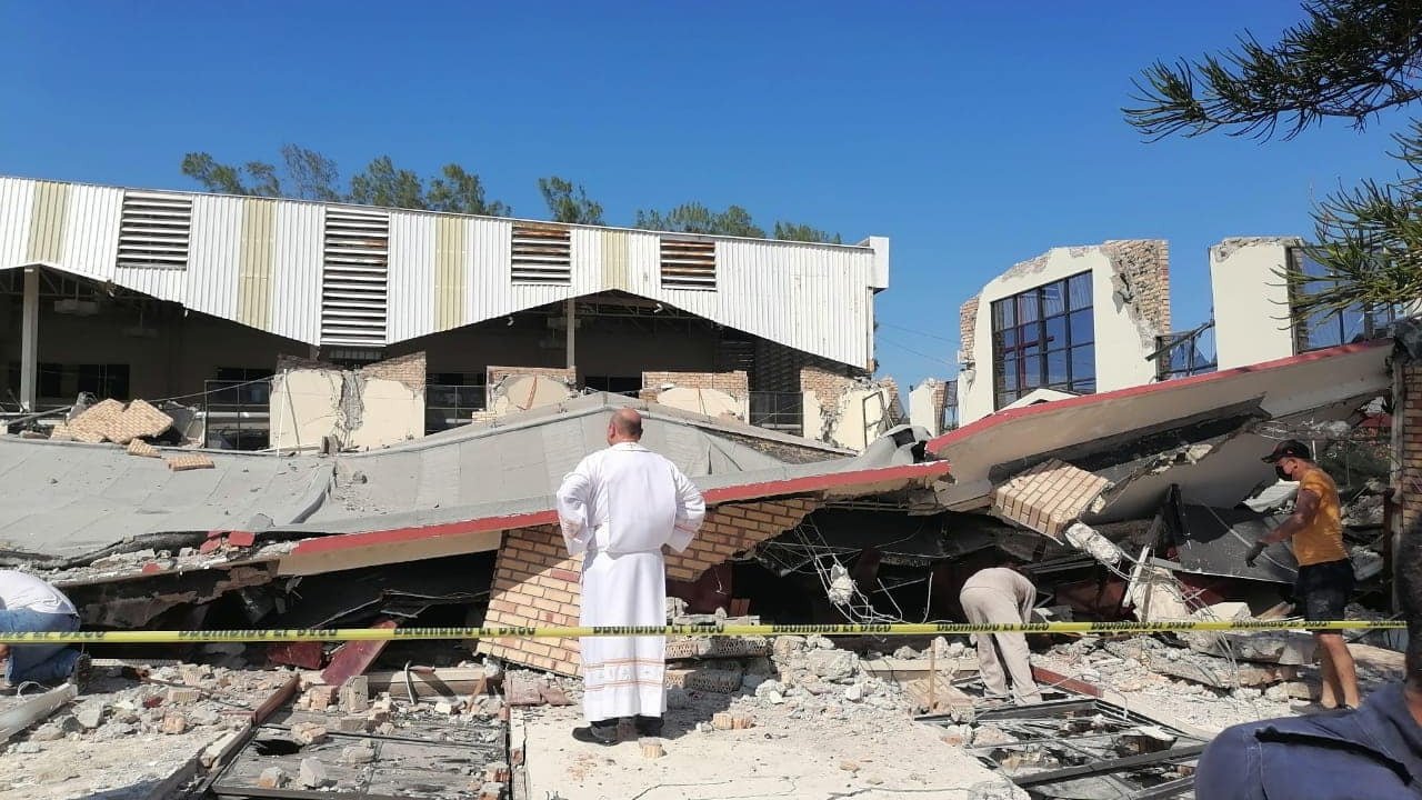Ayin sırasında kilise çatısı çöktü: 10 ölü, 60 yaralı