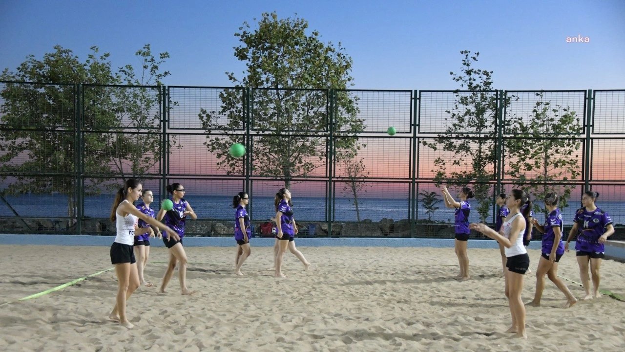 Kadıköy Belediyesi’nden Plaj Hentbolu Şenliği