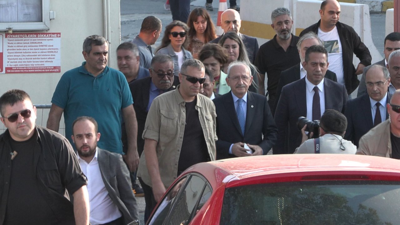CHP Genel Başkanı Kemal Kılıçdaroğlu, Gezi Parkı davasının kadın tutuklularını ziyaret etti