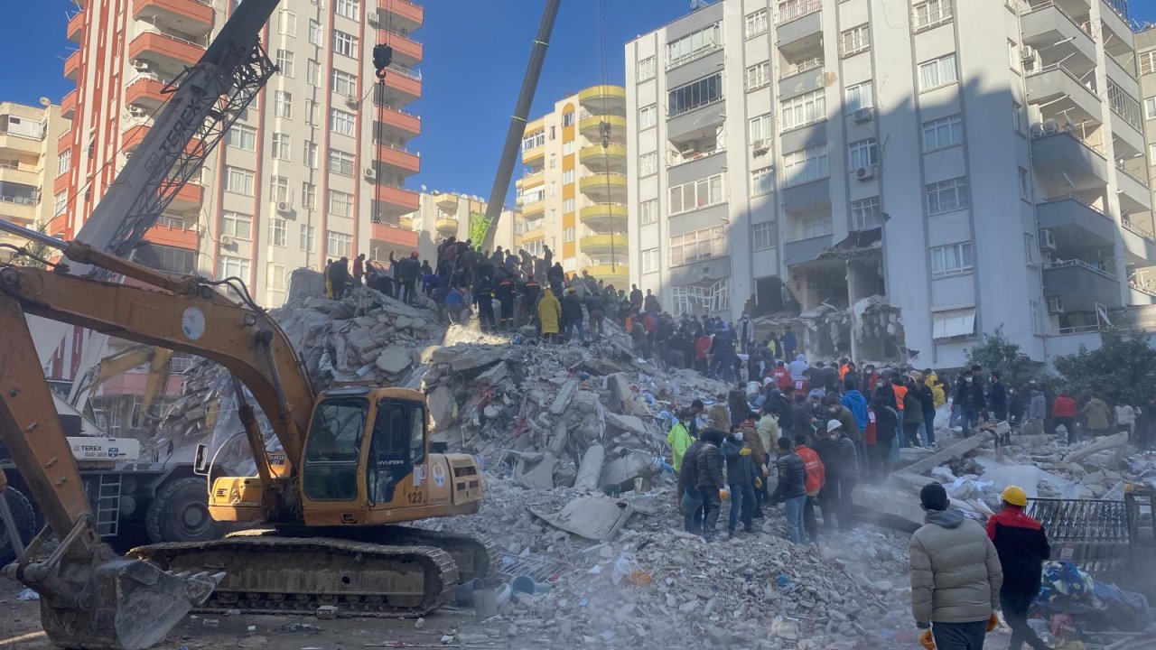 96 kişiye mezar olan apartmanın müteahhidinden 'beton kanseri' savunması