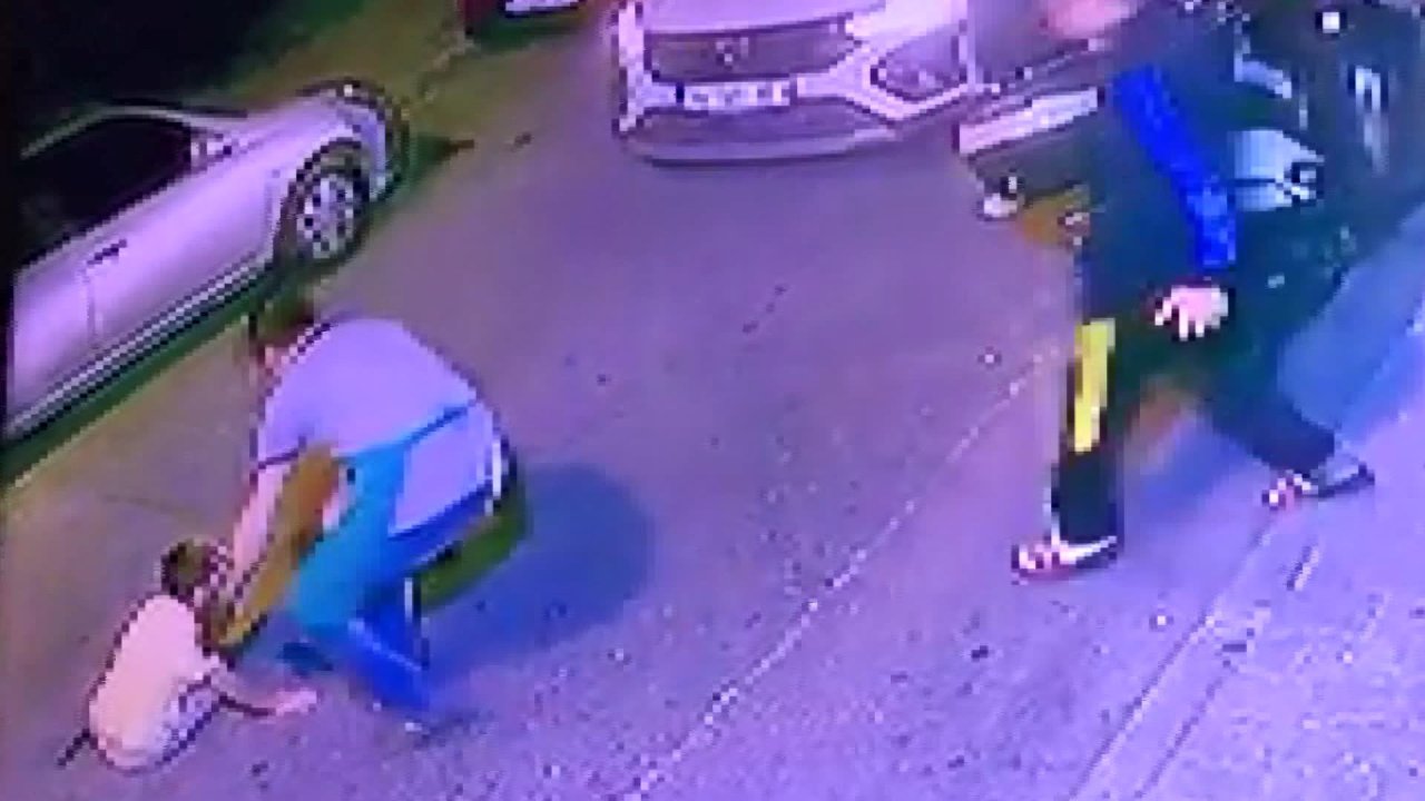 Sokakta oynayan çocuğa araba çarptı