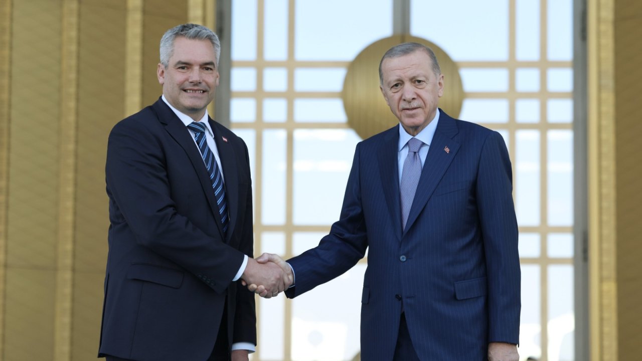 Cumhurbaşkanı Erdoğan, Nehammer'i resmi törenle karşıladı