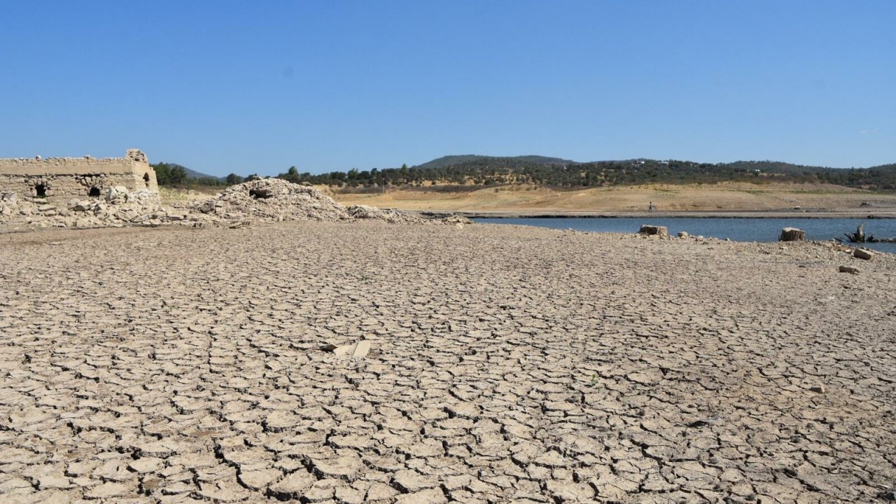 Ünlü turistik ilçede kuraklık alarmı: İki baraj susuzluktan kapatılıyor