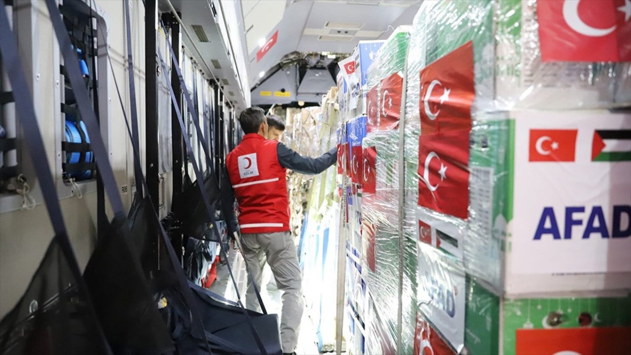 Türkiye'den Gazzeli siviller için insani yardım: İlk uçak Mısır'a iniş yaptı