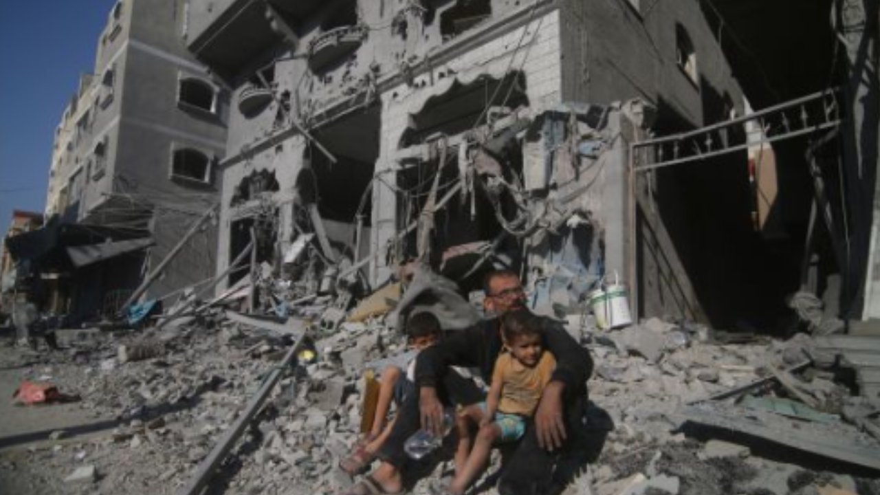 İsrail Gazze'ye bomba yağdırdı: ABD'nin Afganistan'a bir yılda attığını bir haftada attılar