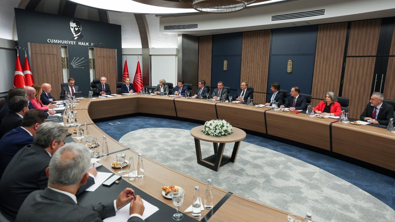 Kılıçdaroğlu, partisinin milletvekilleri ile bir araya geldi