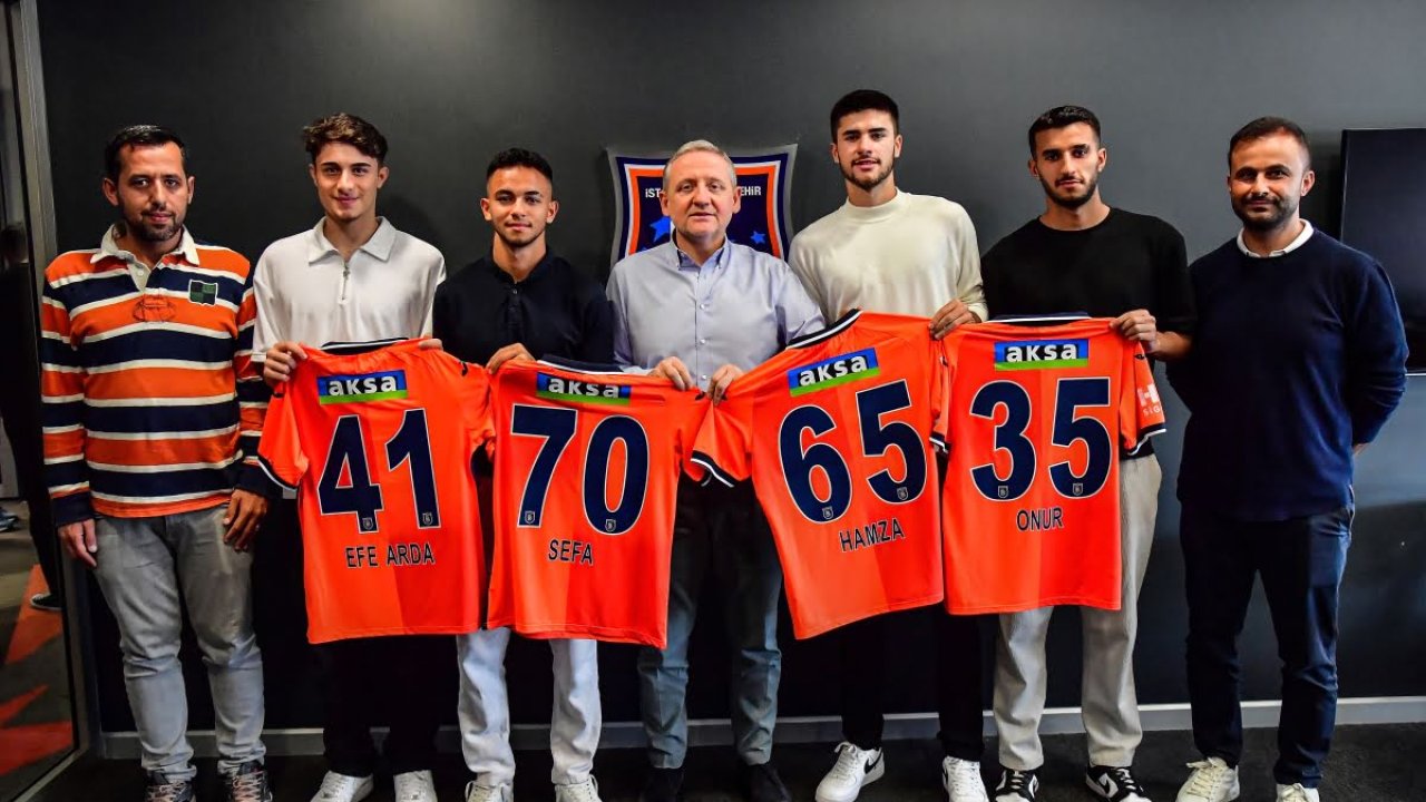 Başakşehir FK, 4 genç futbolcusuyla sözleşme imzaladı