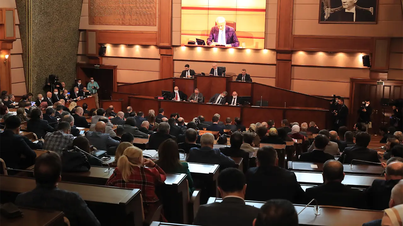 Serdar Bilgili’ye Büyükçekmece’de Katmerli İmar: AK Partili Meclis Üyelerinin oyları ile İBB’den geçti