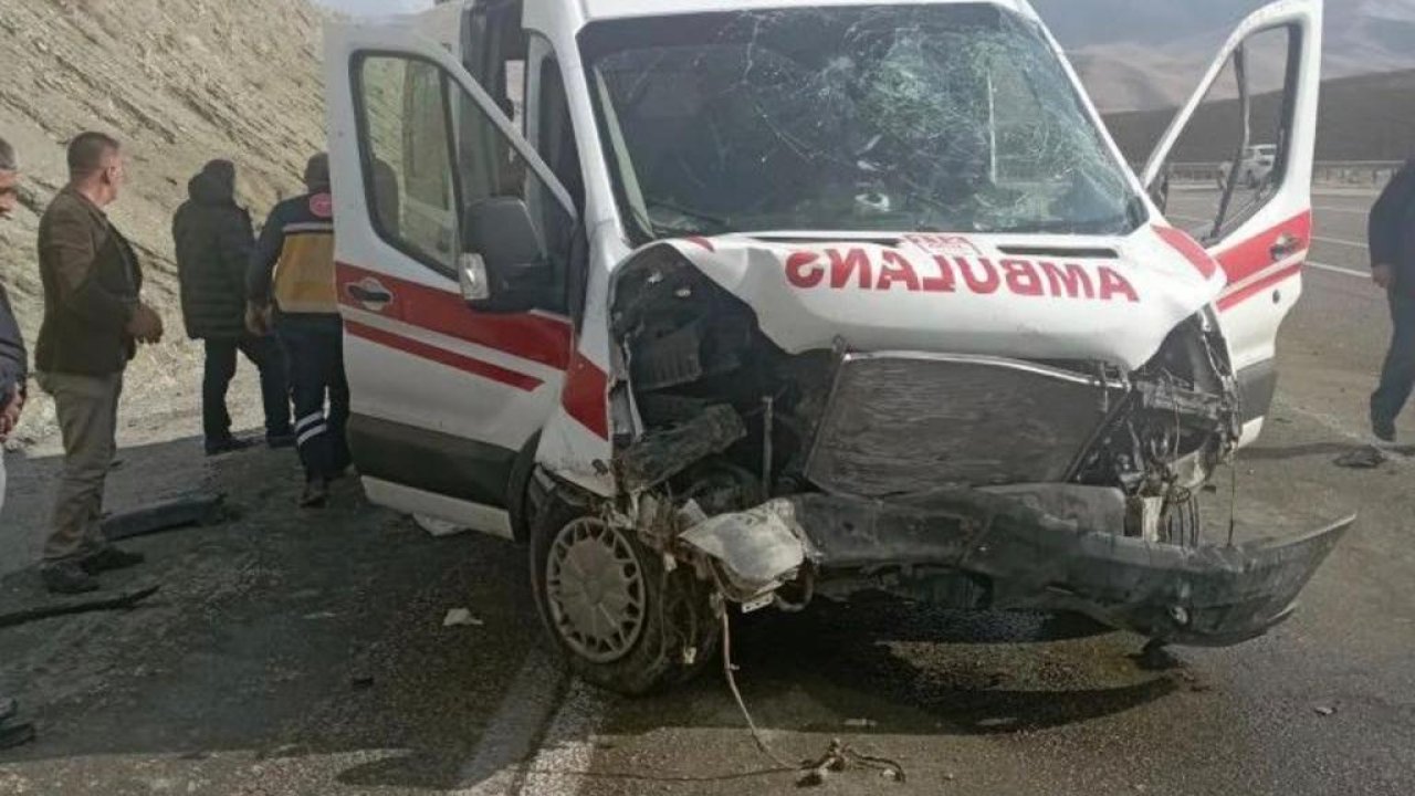 Hasta taşıyan ambulans kaza yaptı: Yaralılar var