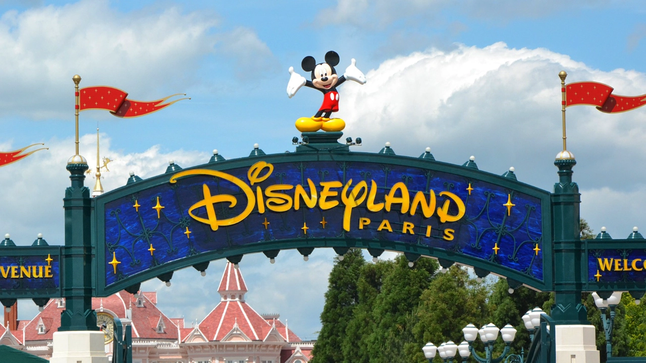 Milletvekilleri, Strazburg yerine yanlışlıkla Disneyland Paris'e gitti