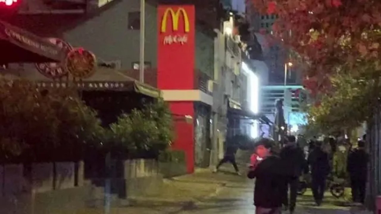 "İsrail'e tepki" İstanbul'da McDonald's şubesine saldırı