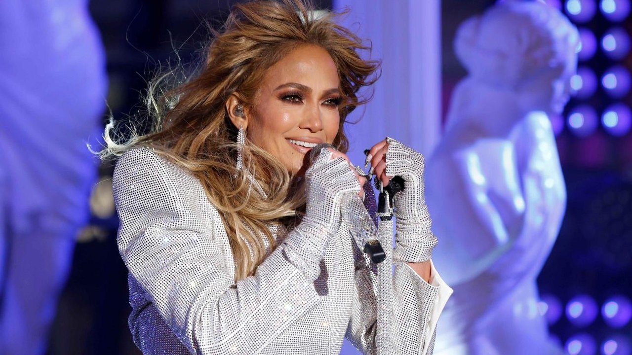 Jennifer Lopez'den nefes kesen pozlar