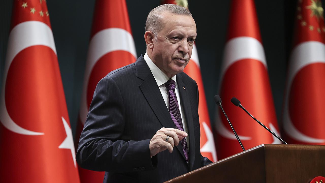 Cumhurbaşkanı Erdoğan'dan 'Fatih Terim Fonu' açıklaması: 'Kim hukuksuzluk yapıyorsa cezasını çeker'
