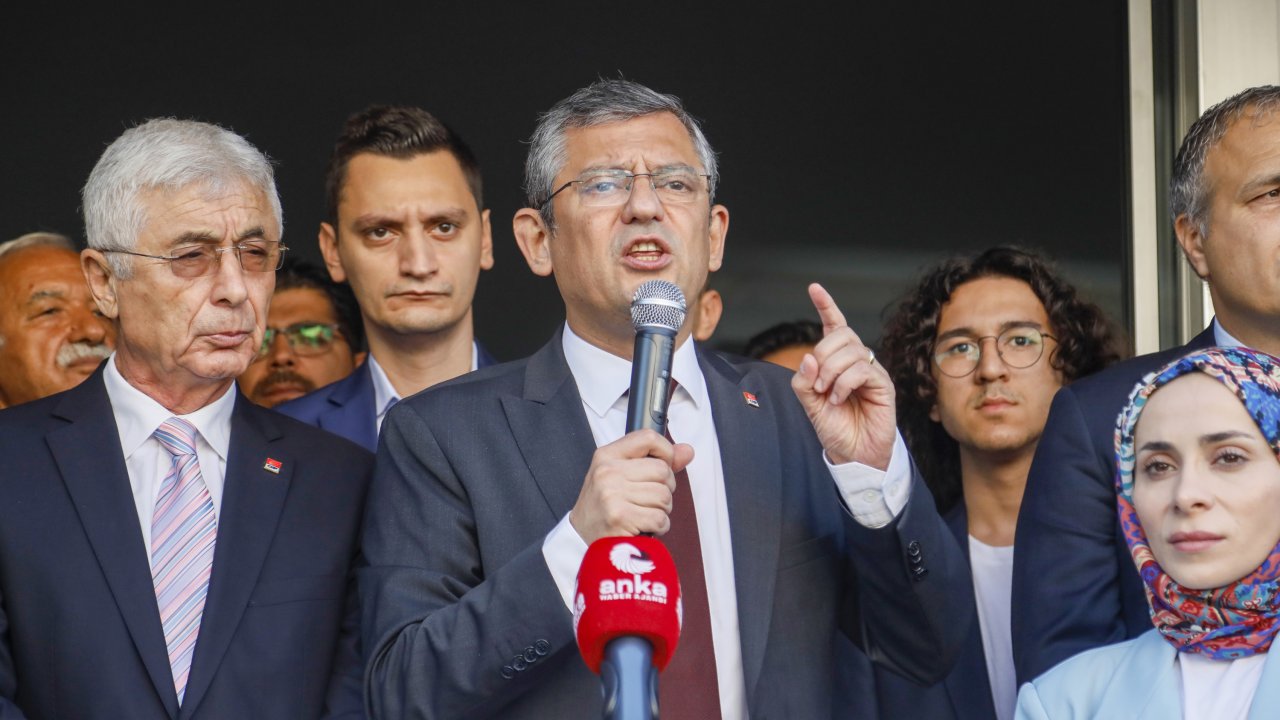 Özgür Özel'den delegelere: Önce CHP sonra da iktidarı değiştireceksiniz