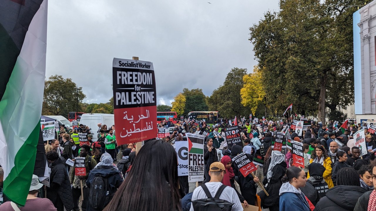 Filistin için dayanışma gösterisi: On binlerce kişi başkanlığa yürüdü