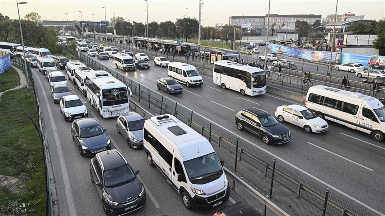 İstanbul'da trafik yoğunluğu: Yüzde 74'e kadar yükseldi