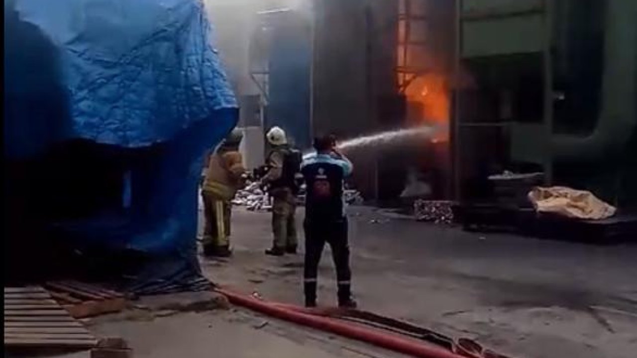 Sanayi sitesinde yangın paniği: Alevler kısa sürede her yeri sardı