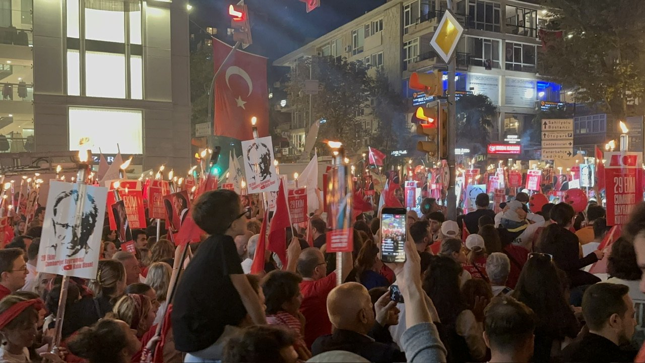 Kadıköy'de Cumhuriyet Bayramı coşkusu tüm hızıyla sürüyor