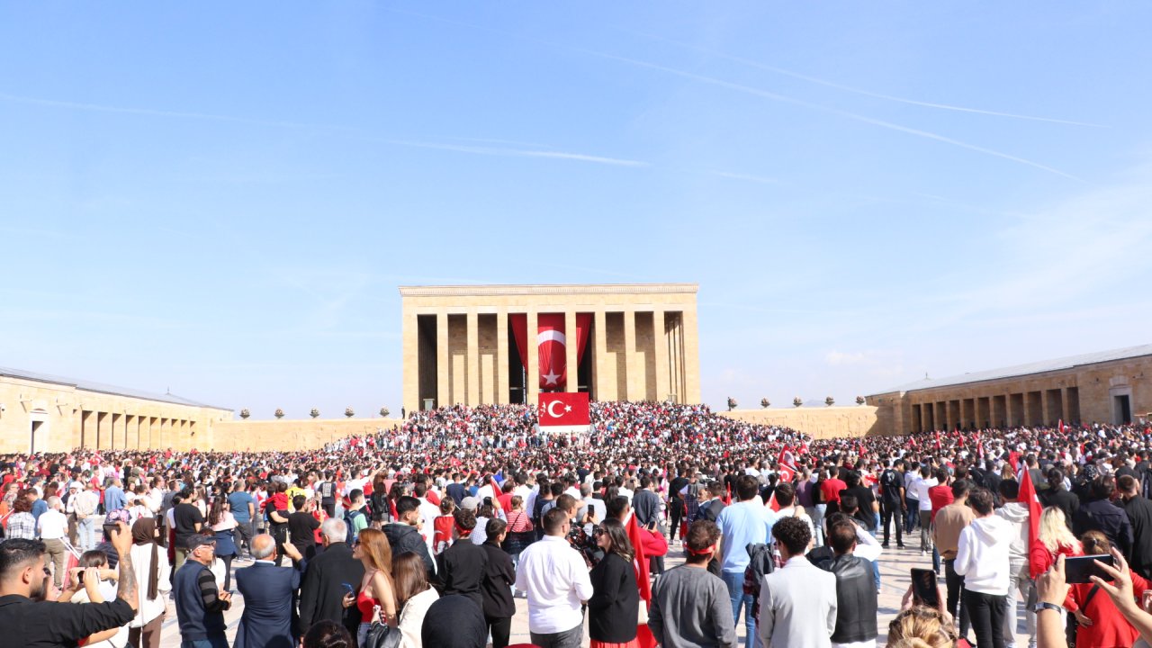 Cumhuriyet'in 100'üncü yılında Anıtkabir'de ziyaretçi rekoru