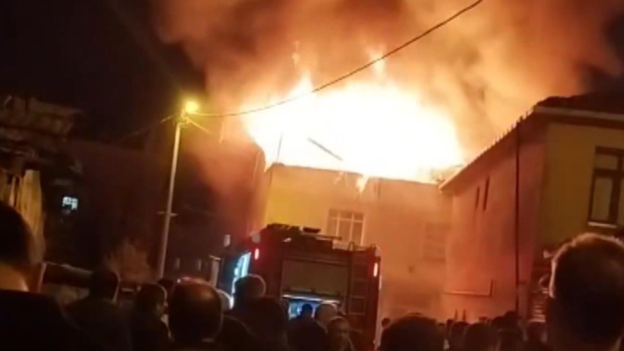 3 katlı binanın çatısı alev alev yandı