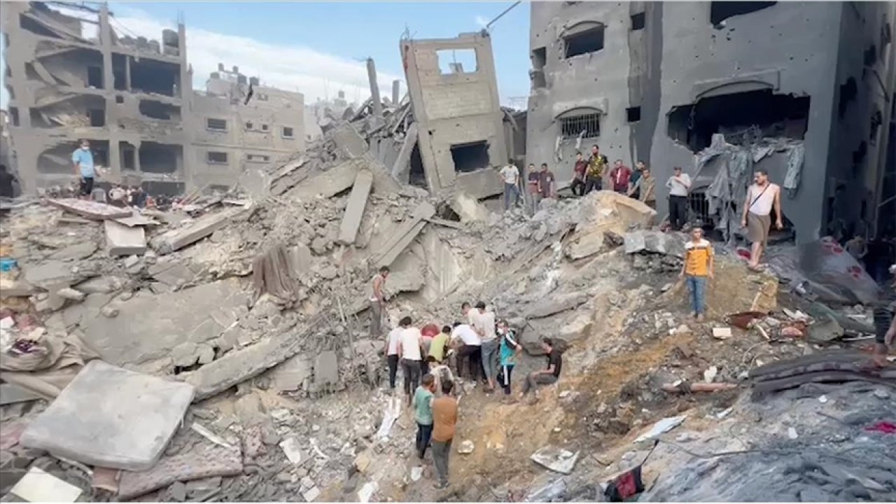 İsrail Gazze'deki mülteci kampını vurdu: Çok sayıda ölü var