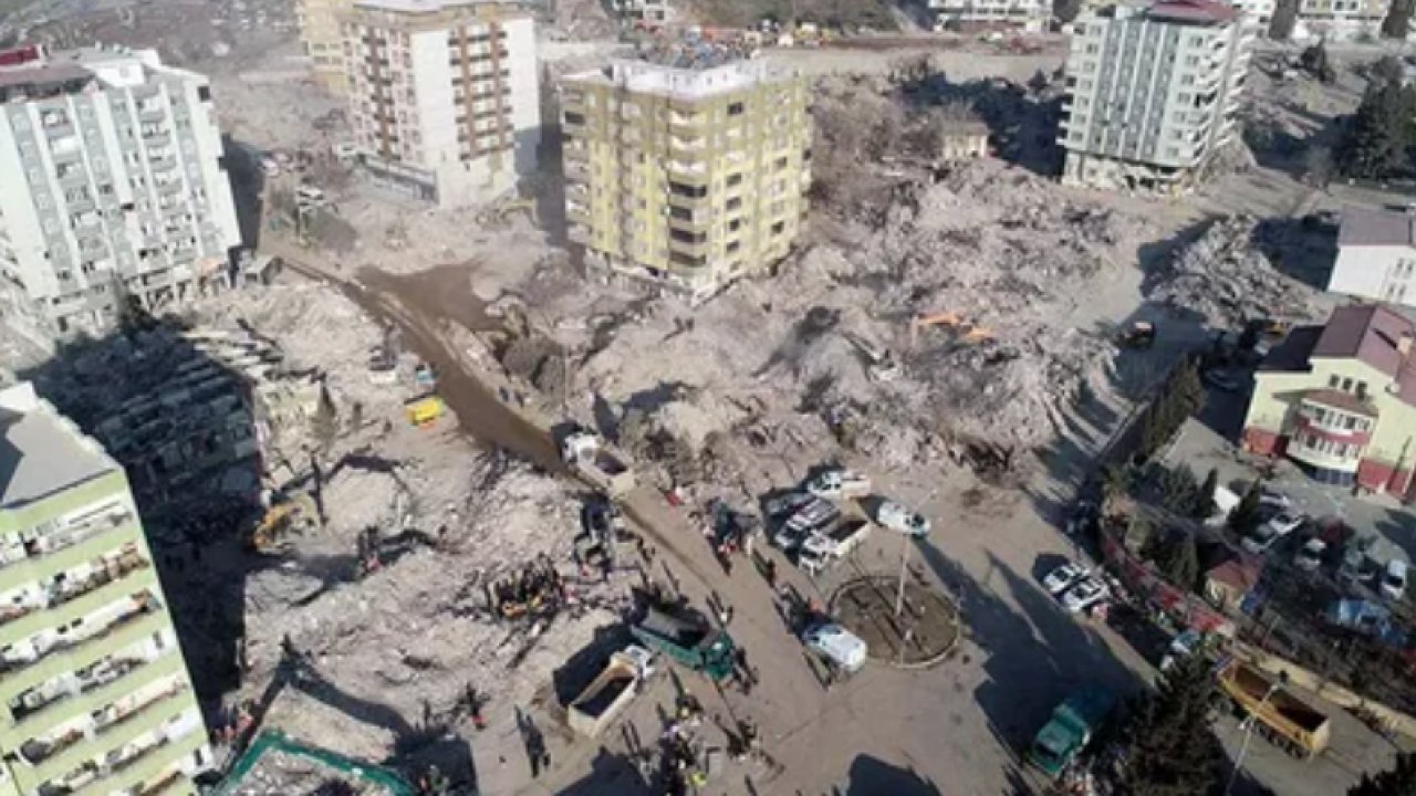 1400 kişiye mezar olmuştu: Ebrar Sitesi'nin betonu elle ufalanabilecek kadar zayıf çıktı