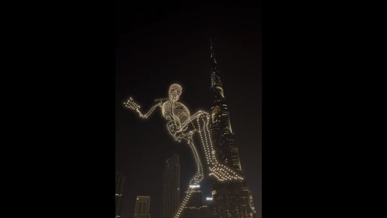 Dubai'de dronlu Cadılar Bayramı kutlaması ilgi gördü