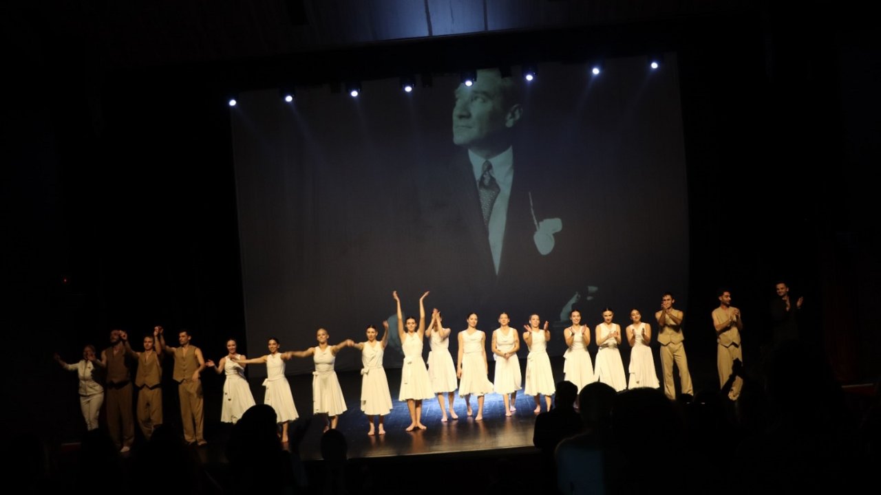 Maltepe'de ‘Cumhuriyet 21. Yüzyıl’ modern dans gösterisi