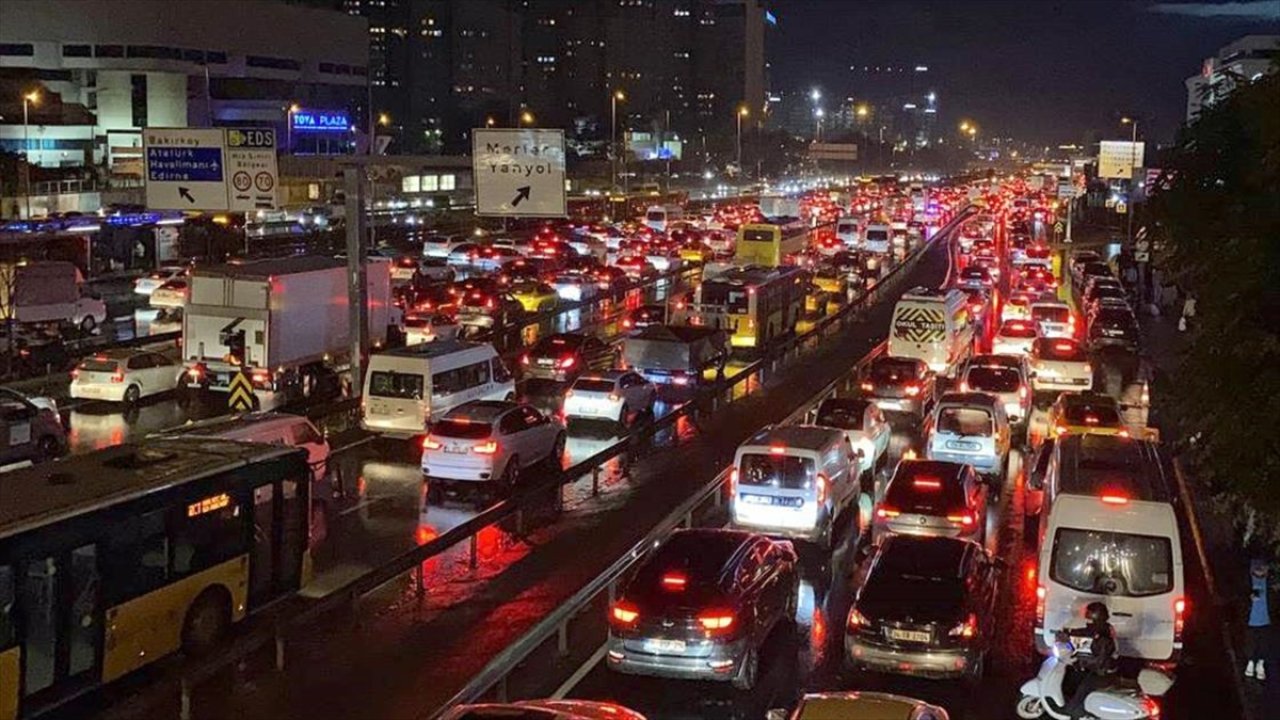 İstanbul'da trafik yoğunluğu yüzde 90!