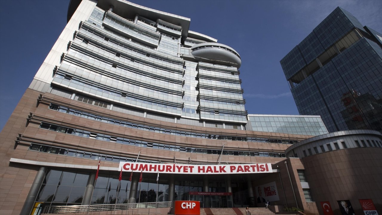 CHP meclis üyesi 'polis memurlarını darbetti' iddiası: Gözaltına alındı