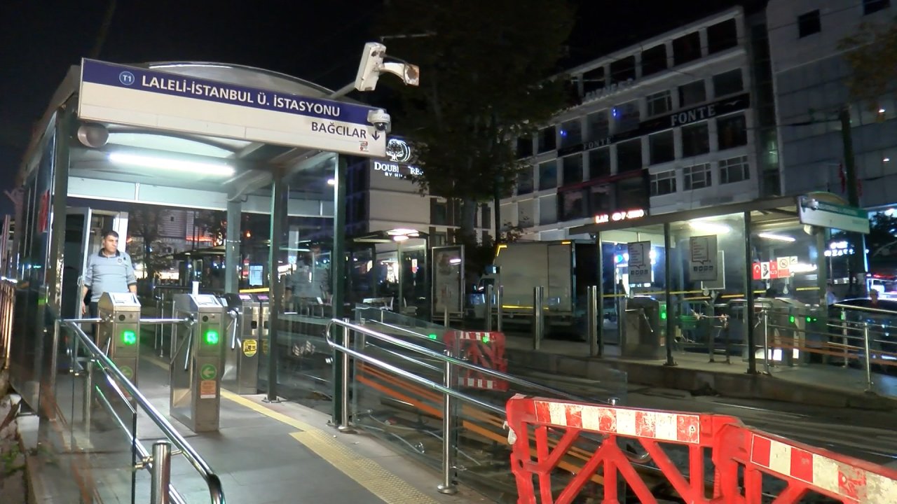 İş makinesi tramvay hattının tellerini kopardı