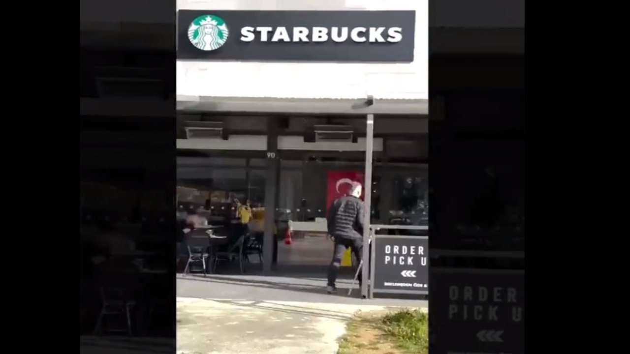 Bekir Develi, Starbucks'a hoparlör yerleştirip Gazze için çağrıda bulundu