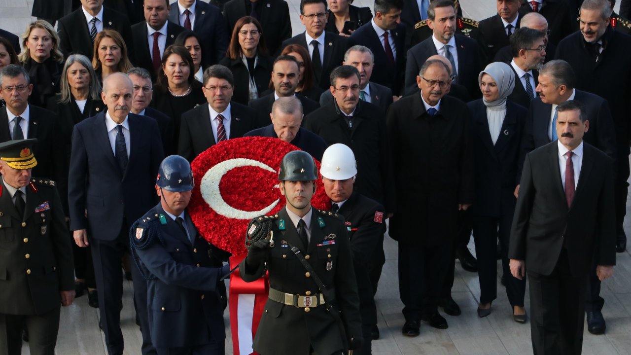 Atatürk, Anıtkabir'de resmi törenle anıldı