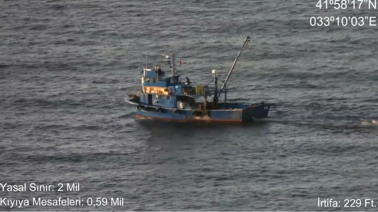Kaçak trol avcılığı yapan iki balıkçı teknesine dev ceza