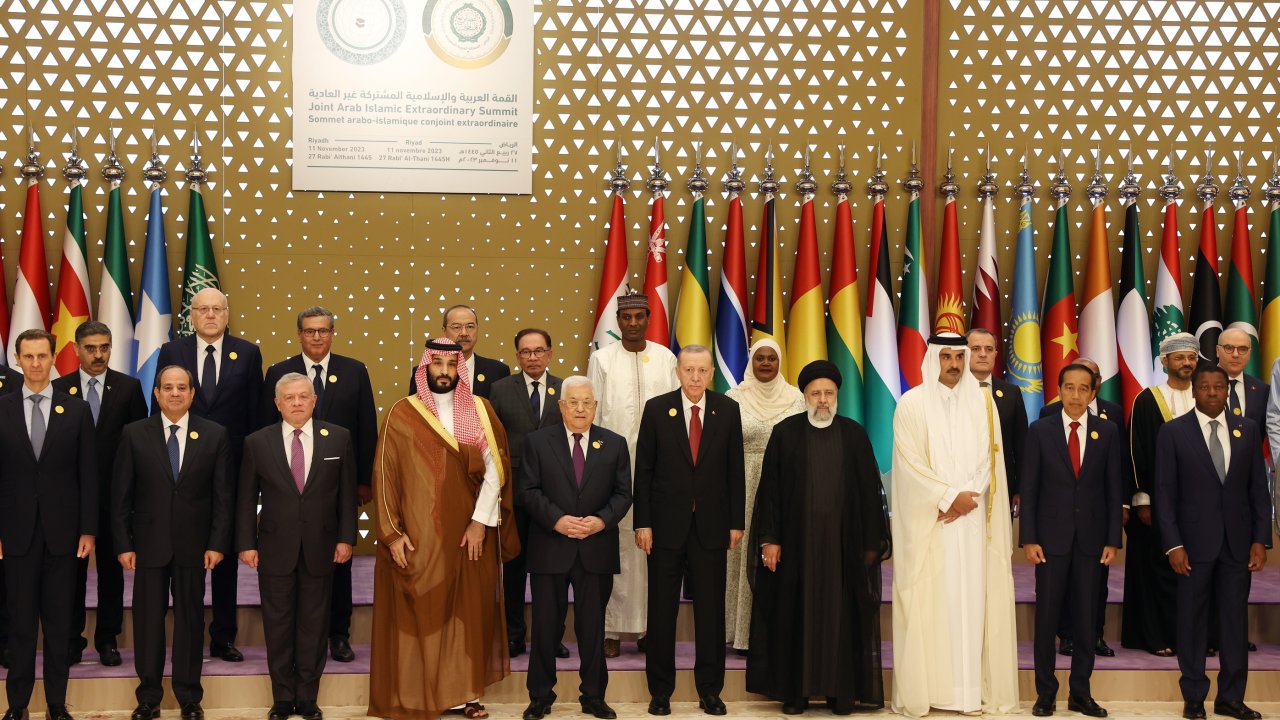 Suudi Arabistan'da 'Gazze' zirvesi:  Liderler aile fotoğrafı çekimine katıldı