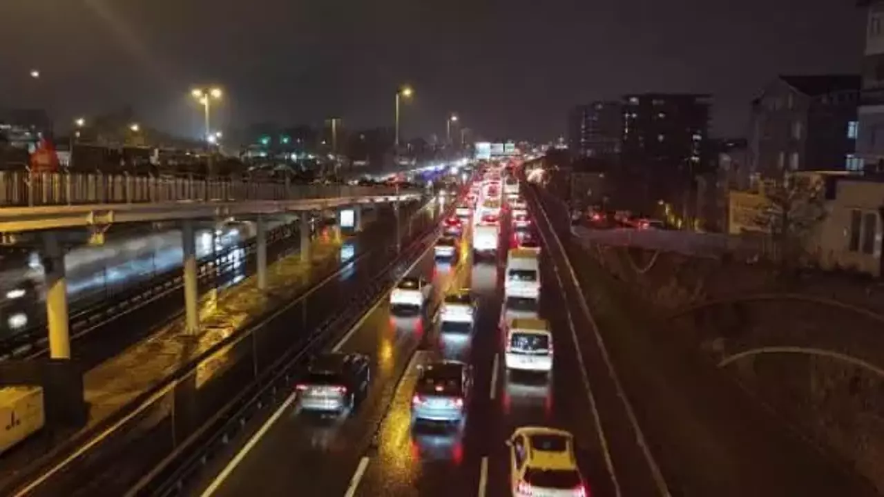Yağmur sonrası İstanbul'da trafik yoğunluğu nasıl?