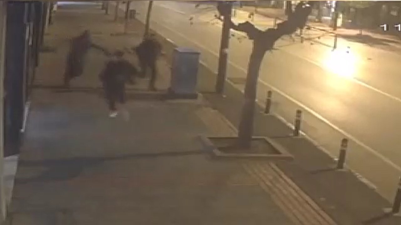 Sokak ortasında gaspçıların saldırısına uğradı!